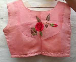 Pink Embroidered Sleeveless Blouse 🌹🩷