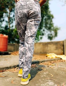 📢OFFER📢OFFER📢OFFER PRINTED JEANS FOR WOMEN  SIZE - 28 /30