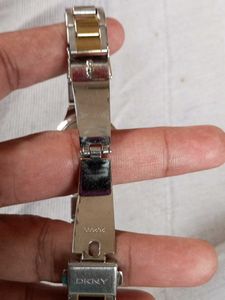 Dkny Orignal Women&#39;s Mother Pearl Dial Watch