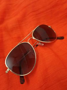 Rai Ban Sunglass