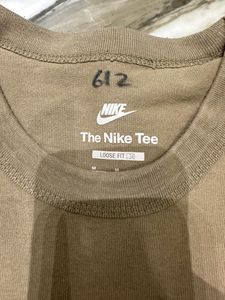 Nike Premium Essentials Tee