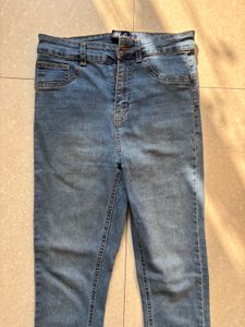 High waisted blue skinny jeans