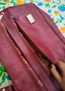 Maroon Handbag👜🌹
