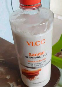 VLCC Cleansing Milk