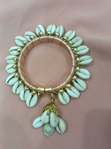 Cowrie Shell One Hand Bangle