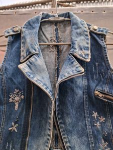 Embroidered Vintage Denim Vest Y2K (Upcycled)
