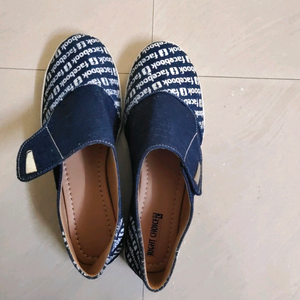 footwears item 7