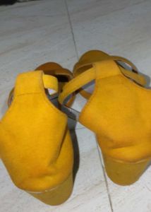 Women&#39;s Yellow Sandals UK Size -4