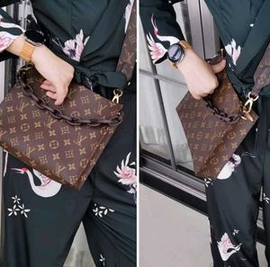 Louis Vuitton (Non Authentic)
