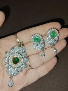 Beautiful Emerald AD Pendant Set