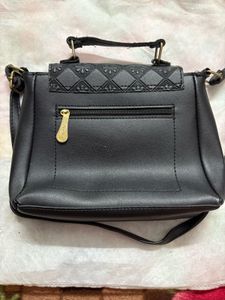 Black Multifunctional Slingbag
