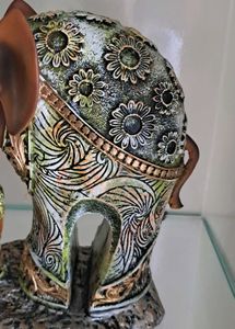 NEW - Elephants Show Piece