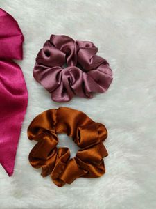 one bow and two scrunchies
