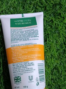 Simple Vitamin C Glow Clay Scrub