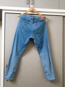 711 Skinny Levi&#39;s (Waist 32-34)