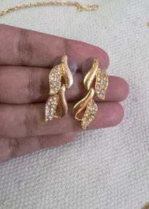 A Jewellery Set