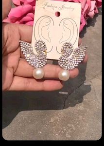 ✨ “Pearl Bow Glam Earrings”