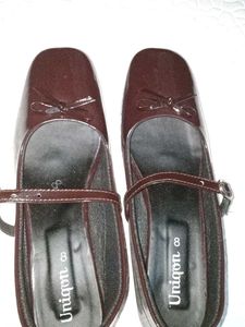 Uniqon Brown Patent Leather Mary Janes - Size 8