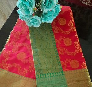 New Elegant Red & Green Saree With Blouse Piece