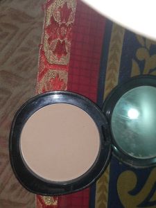 Woman Face Powder
