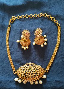 Gold-tone Necklace with Pearls
