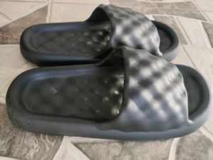 Comfy Black Slides