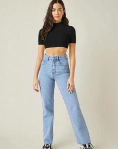 Black Mock Neck Crop Top🖤