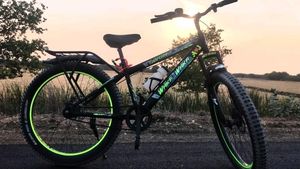 Avon Waka  Fat Tire Bik