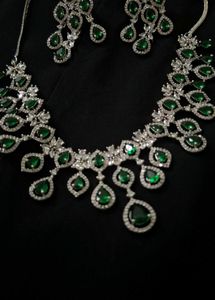 Emerald Ad Necklace Set