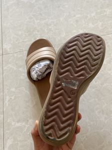 Inc.5 Beige Flip Flop