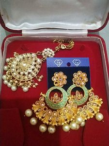 Kundan Earings With FREE Maangteeka