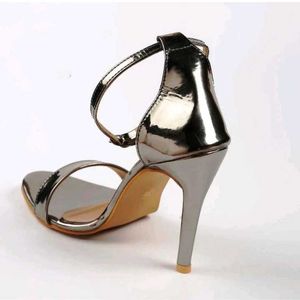 Y2K Silver Heels 🎀