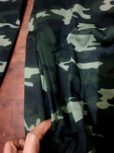 Camouflage Print Zip-Up Hoodie