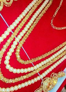 Elegant Gold & Pearl Layered Necklace