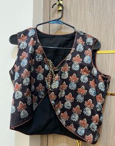 Ethnic Print Sleeveless Jacket