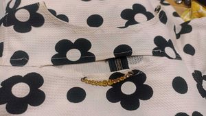 White &amp; Black Flower Aesthetic Casual Cute Top