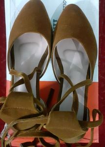 Brown Heel 👠