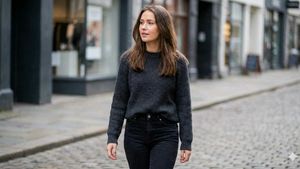 Dark Black Jeans 😎