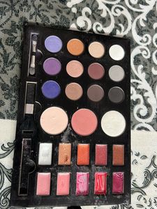 Oriflame Makeup Kit