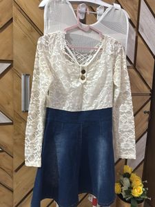 💙🤍 Chic Lace & Denim Skater Dress – Size M – Tre