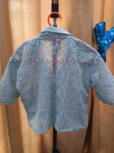 Women&#39;s Cropped Lace Button Down