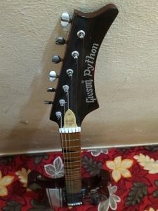Givson Super Stratocaster Electric Guitar