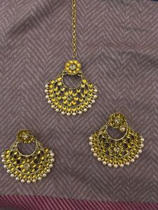 2 Earrings And Maang Teeka Sets