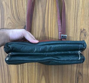 *1980s VINTAGE 100% AUTHENTIC* Dark Olive Handbag