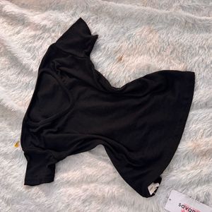 black v neck fitted top