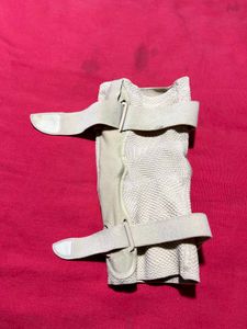 Bauerfeind GenuTrain S Knee Support (Left Leg)