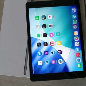 Apple ipad- 8th gen- wifi 32gb