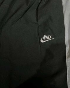 NIKE STRAIGHT FIT BLACK GREY TRACKPANTS L(32-34)