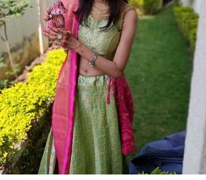 Crop Top Skirt With Dupaata