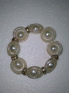 Half White Pearl Bracelet 😍